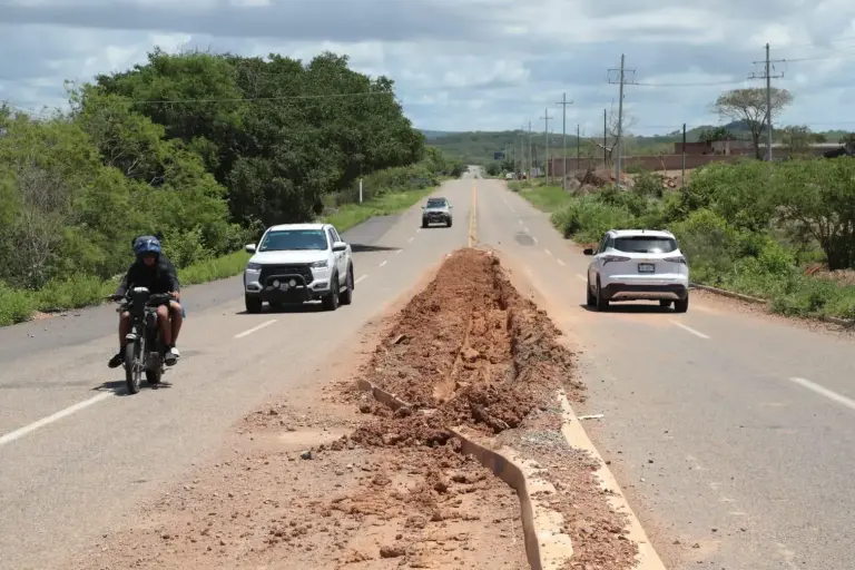Secretaría de Obras Públicas del Gobierno del Estado dio permiso para construcción de camellón central en avenida: Secretario