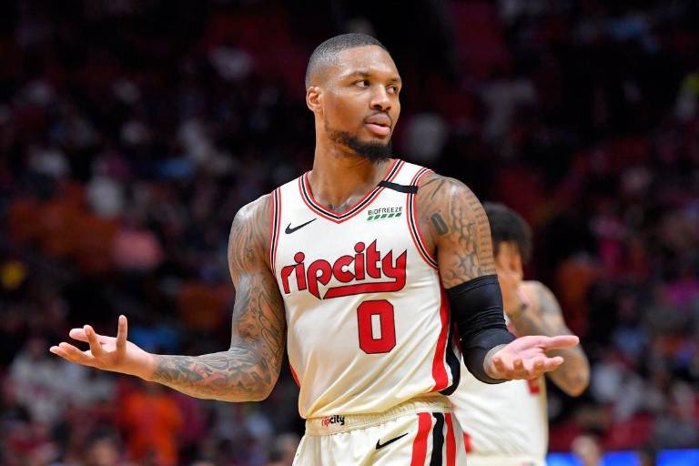Damian Lillard acuerda regresar a los Trail Blazers