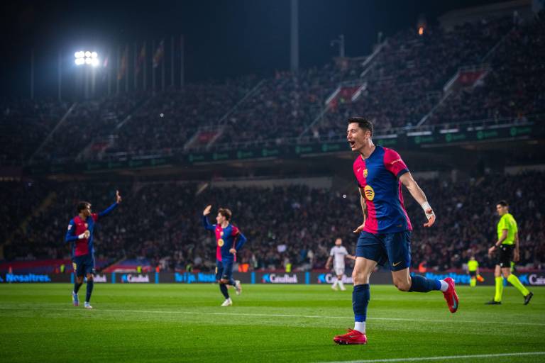 Barcelona golea a Osasuna y consolida liderato en LaLiga