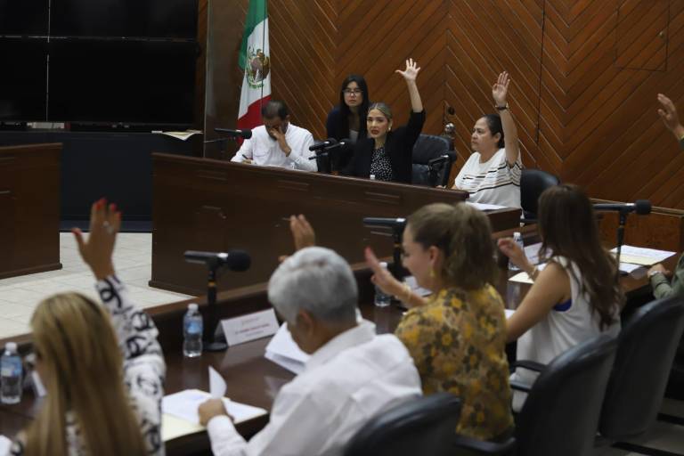 Aprueba Cabildo de Mazatlán pensión a viuda de policía municipal que murió en cumplimiento de su deber
