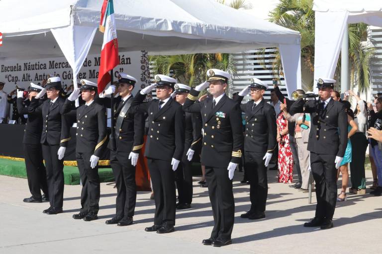 Celebran Jura de Bandera estudiantes de la Escuela Náutica de Mazatlán