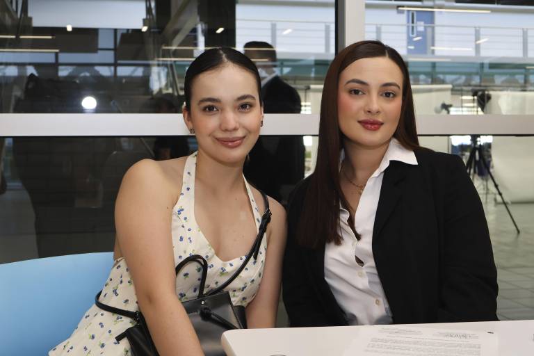 Realizan alumnos del Tecmilenio Culiacán la firma de títulos y grados académicos