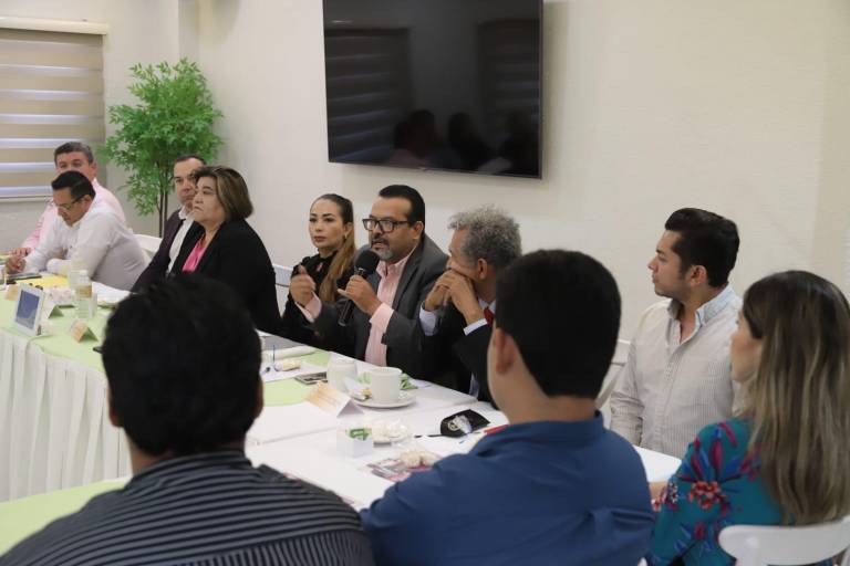 Candidatos al Poder Judicial exponen propuestas en foro organizado por abogados en Mazatlán
