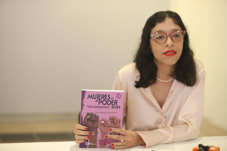Retratan en libro papel de las mujeres en la política en México