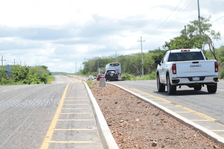 Denuncian riesgo vial por camellón sin señalización en avenida Mario Arturo Huerta, en Mazatlán