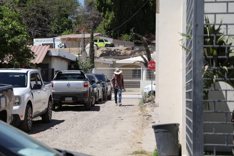 Tras seis meses de ‘guerra’, Alcalde de Culiacán visita a Jesús María, para entregar obras
