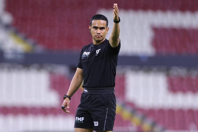 Debuta en Liga MX como árbitro central el sinaloense Joaquín Vizcarra