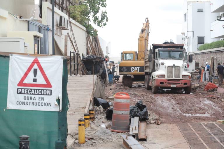 Colocan primera bomba de cárcamo pluvial frente a la Conapesca: Alcaldesa de Mazatlán
