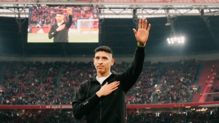 Edson Álvarez se despide del Ajax.