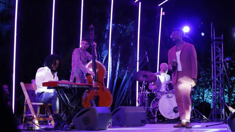 El cantante y compositor Charles Turner inaugura la Temporada con un concierto en el Jardín Botánico de Culiacán.