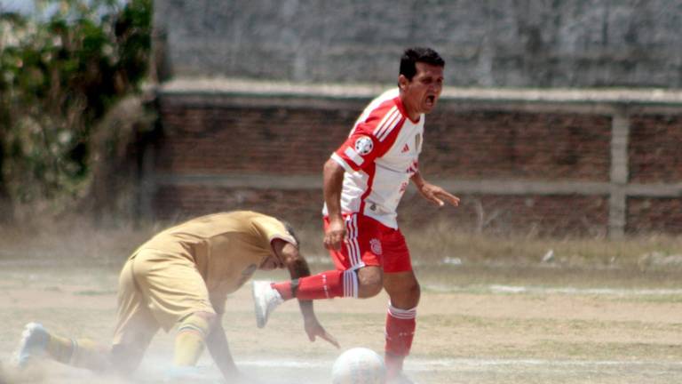 López Mateos saca ventaja de dos goles.