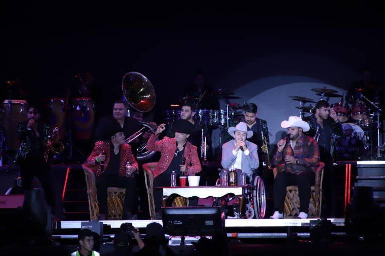 Calientan motores previo al concierto de la Banda MS en Mazatlán