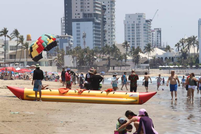 Mazatlán recibe la Semana Santa con menor afluencia en sus playas