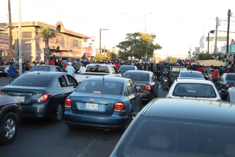Provoca éxodo de vacacionistas y desfile del Carnaval congestionamiento vial en Villa Unión