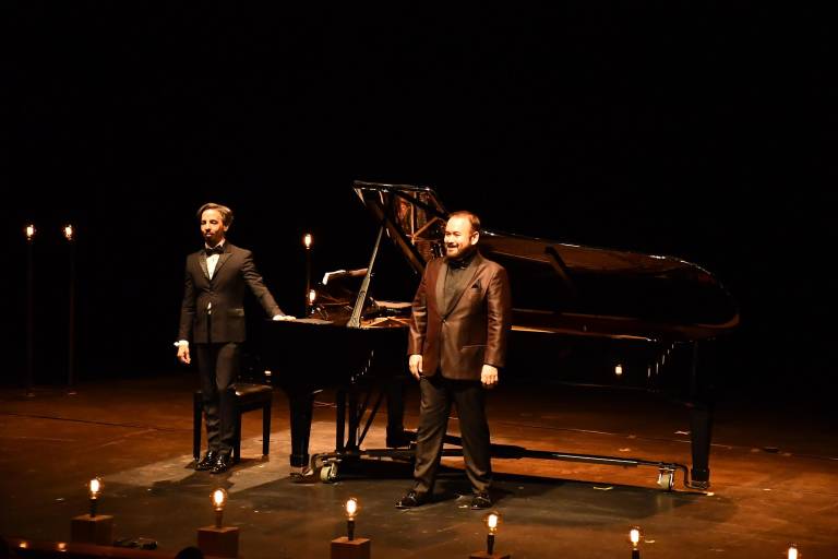 Ovacionan sinaloenses al tenor Javier Camarena