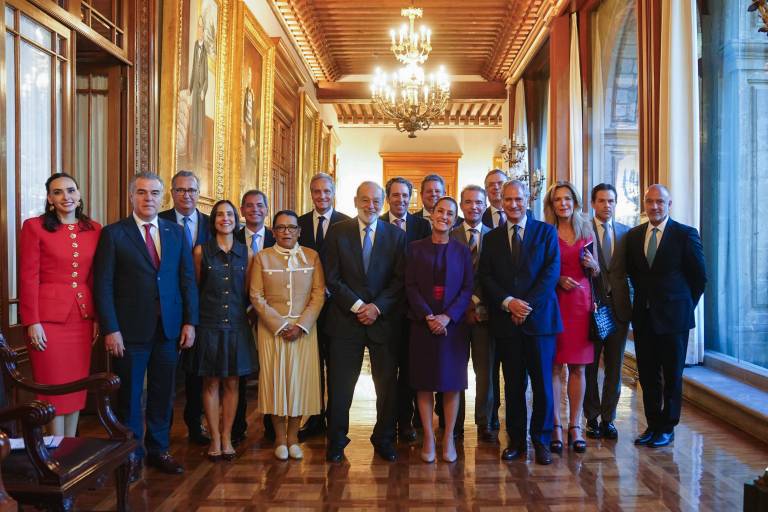 Sheinbaum pide a empresarios fortalecer y acelerar compromisos para cumplir metas del Plan México