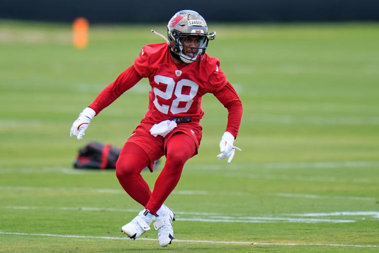Shilo Sanders es liberado por Tampa Bay tras agresión en juego de pretemporada