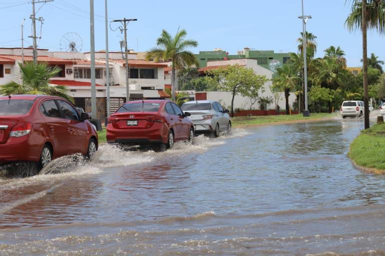 Mazatlán se inunda por falta de obras hidráulicas, advierte constructor