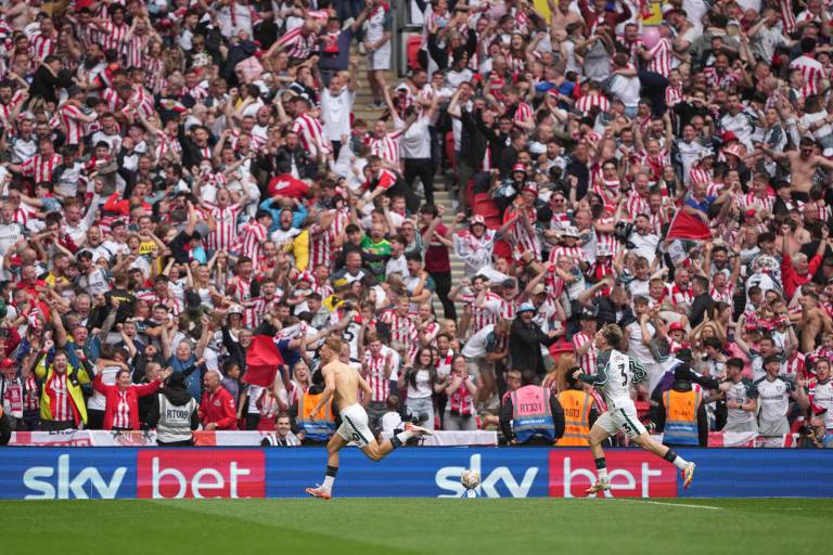 Sunderland logra una remontada épica y vuelve a la Premier League