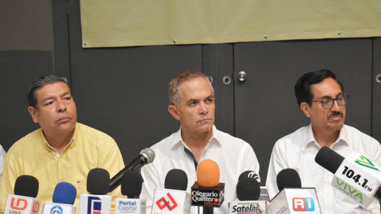 Miguel Ángel Mancera se encuentra en Culiacán para impartir una conferencia sobre los gobiernos de coalición.