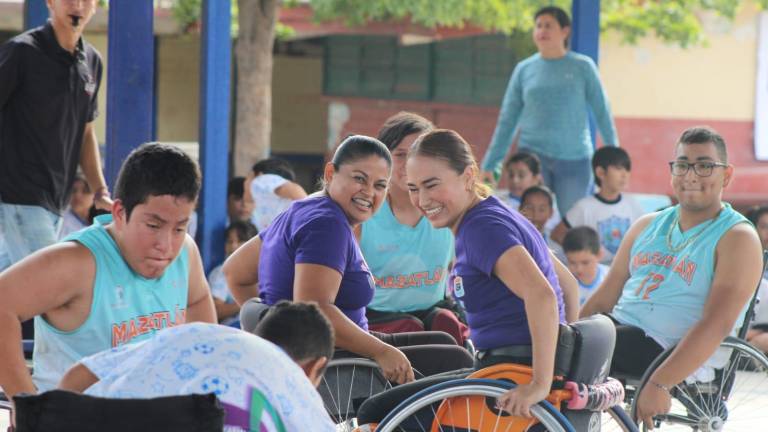 Alumnos y docentes participaron del encuentro en silla de ruedas.