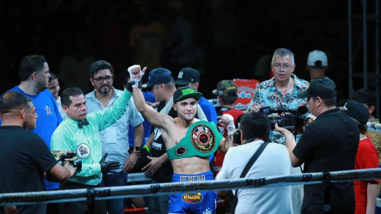 Jesús “Veneno” Aréchiga gana cetro de Norteamérica de peso Supergallo.