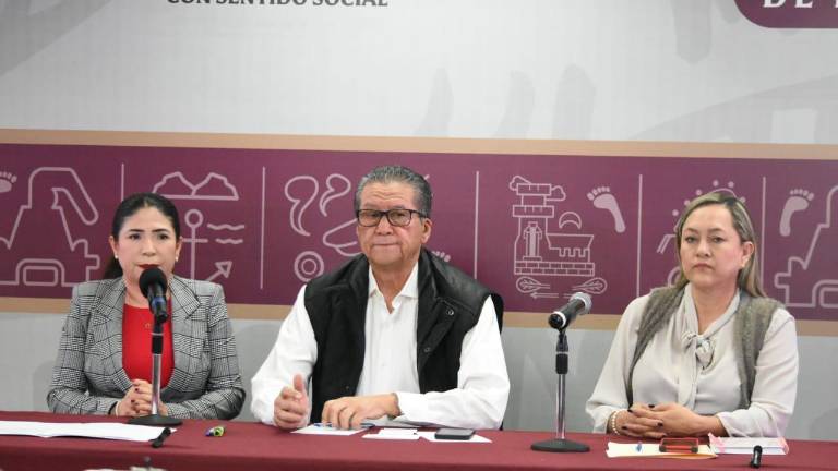 Ni Feliciano Castro (centro) ni Verona Hernández (der.) quisieron dar detalles sobre el caso.