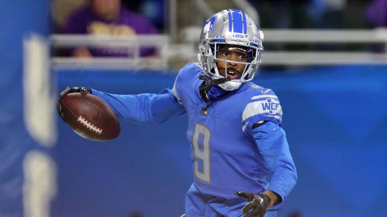 Jameson Williams y cuatro jugadores más son suspendidos por apostar.