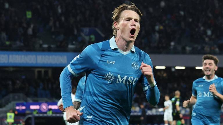 Nápoles responde al Inter y se coloca a tres puntos en Italia