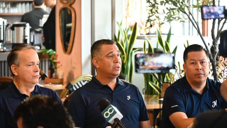 Jaguares de Nayarit anuncia en conferencia de prensa la presencia de Marianito Rivera en el juego inaugural.