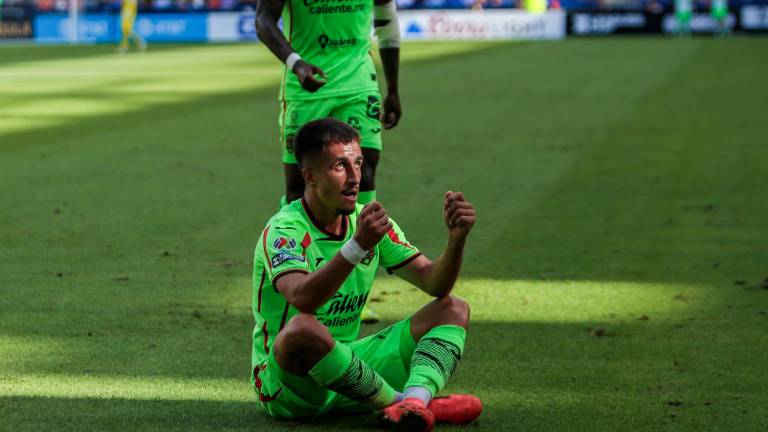 Ricardinho festeja su gol.
