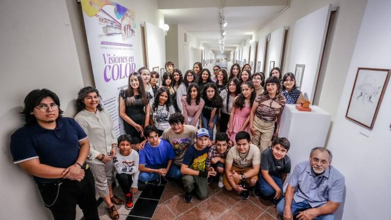 Alumnos del Taller de Artes Plásticas del CMA participan en la muestra.