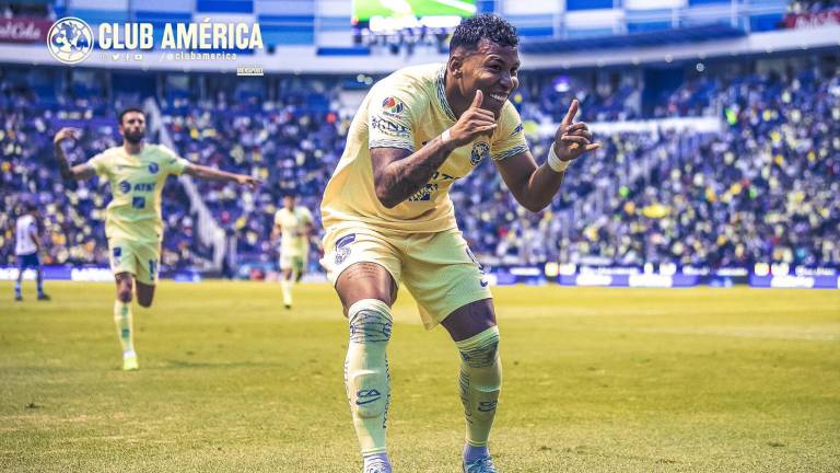 Roger Martínez se va del América por la puerta de atrás.