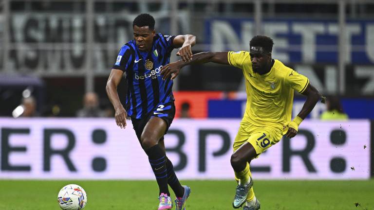 Inter empata a dos goles con la Lazio.
