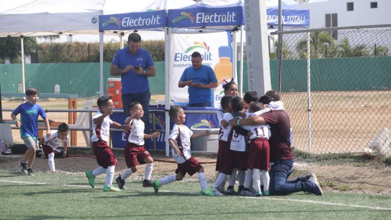 Ahome Municipal celebra su triunfo.
