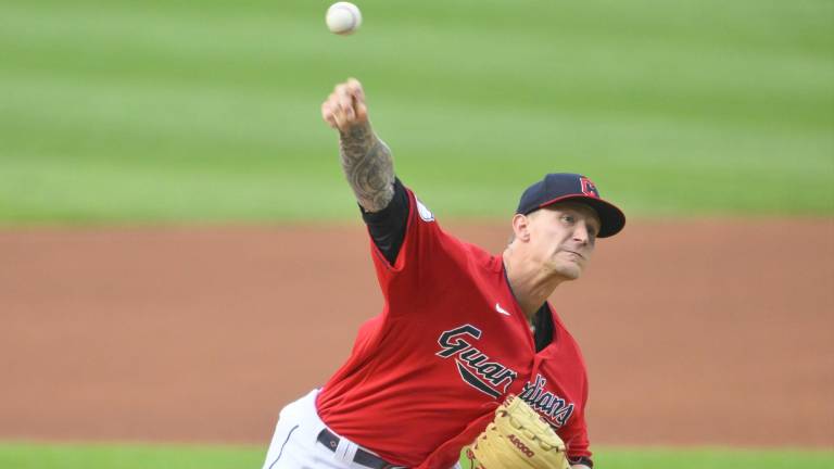 Zach Plesac ya es, oficialmente, lanzador de los Angelinos de Anaheim.