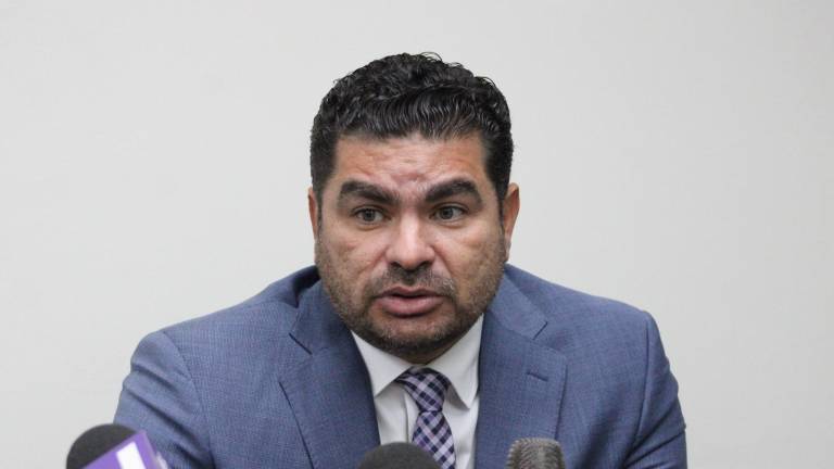 Valenzuela Sánchez apuntó que los funcionarios deben atender sus responsabilidades en el servicio público en las distintas áreas gubernamentales.