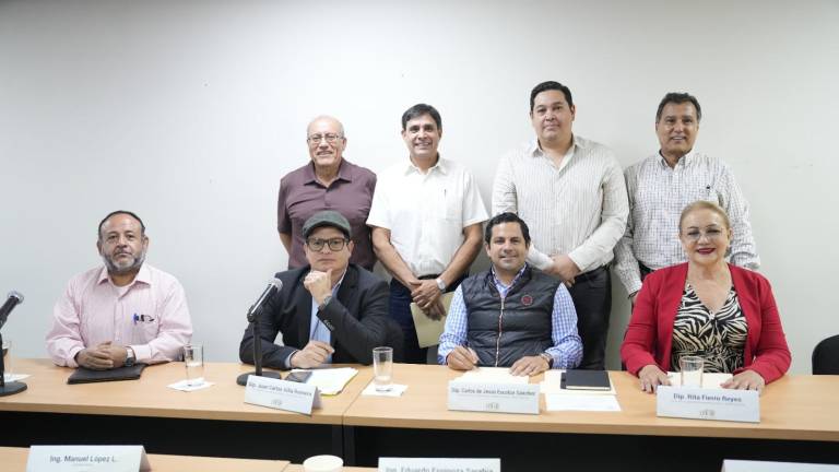 El organismo entregó iniciativas a la Comisión de Comunicaciones y Obras Públicas del Congreso del Estado.