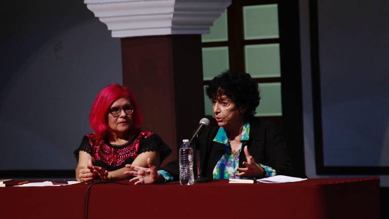 Dina Grijalva y Luisa Valenzuela.