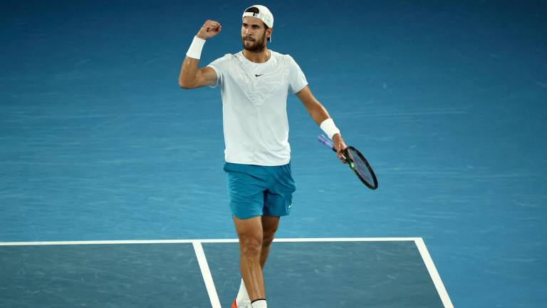Karen Khachanov se vio beneficiado por el abandono del estadounidense Sebastián Korda.
