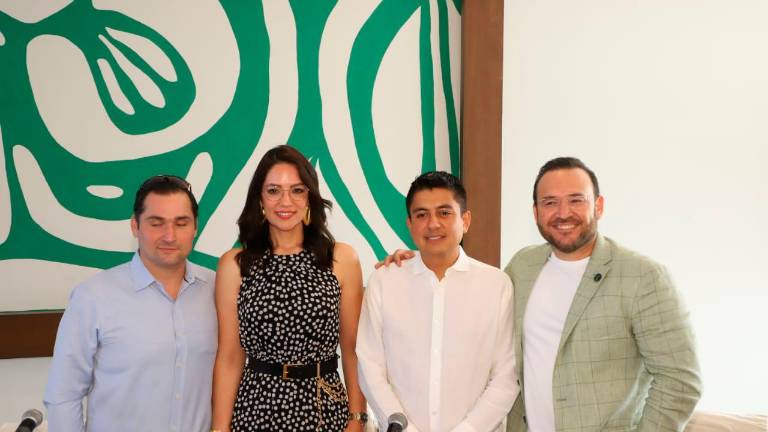 Hugo Ballesteros, Yeny Angulo Muñoz, Jorge Lizárraga Angulo e Ismael Tirado, en el evento de presentación del Magno Evento Empresarial.