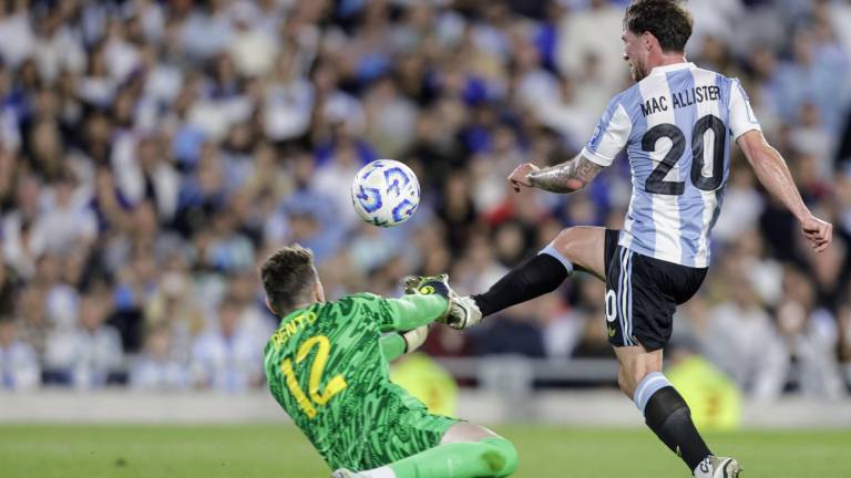 Alexis Mac Allister logró vencer a Bento para poner el 3-0 parcial en favor de Argentina.