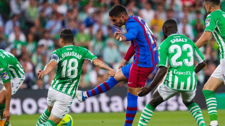 Barcelona se impone por marcador de 2-1 al Betis.