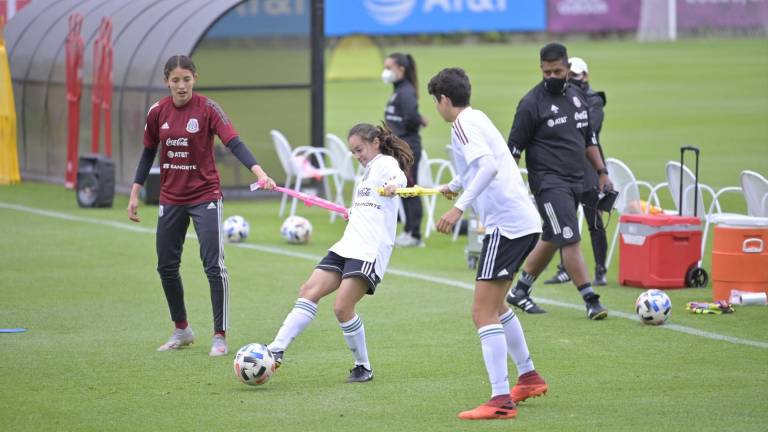 La Selección Nacional de México Femenil Sub 20 se concentra en el CAR.