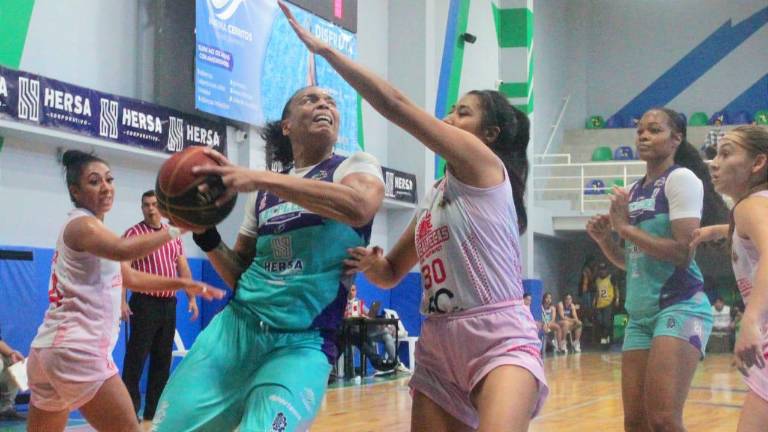 Las Plebes Basketball dejan su marca en la Conferencia Nacional en 3-7.
