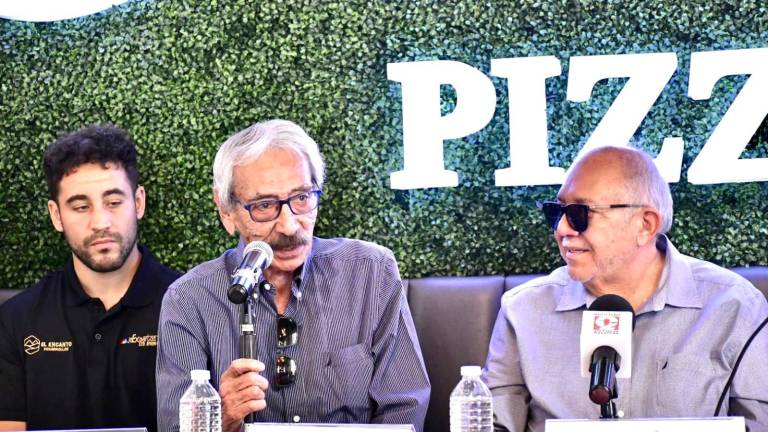 Roberto Tostado (centro) fue presidente de la Comisión de Box y Lucha de Mazatlán por más de 45 años.