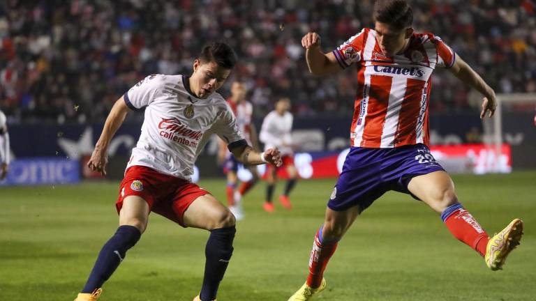 Chivas no aprovecha la ventaja numérica y termina empatando.