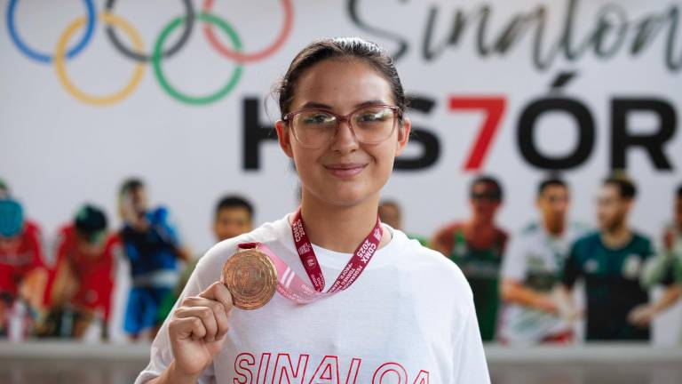 Kritzabel Reyes presume su medalla de bronce.