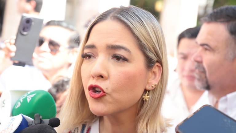 La Alcaldesa de Mazatlán Estrella Palacios Domínguez habla sobre la obra del cárcamo pluvial frente a la Conapesca.