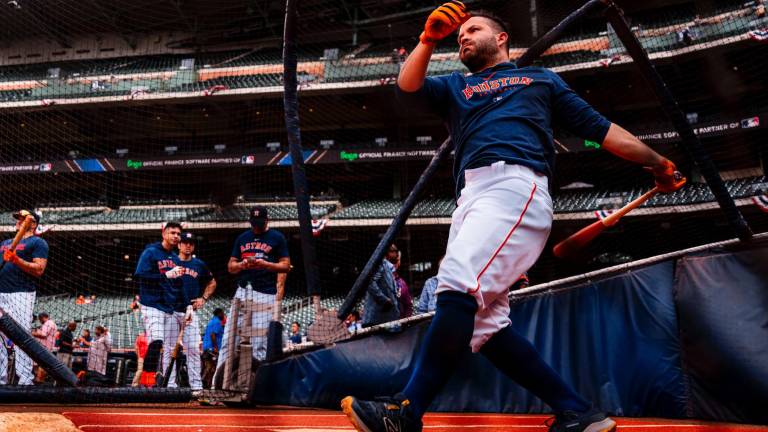 José Altuve y los Astros buscarán la ventaja en su serie ante los Mellizos en Minneapolis.